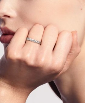 샤넬 코코크러쉬 플래티늄 다이아 웨딩밴드 반지