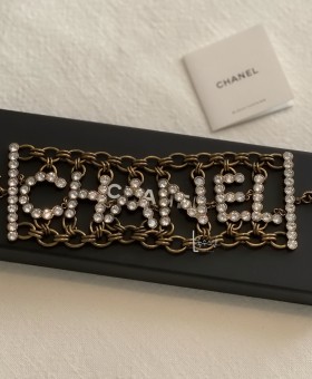 샤넬 시티오브 라이트 브레이슬릿 빅 크리스탈 로고 팔찌